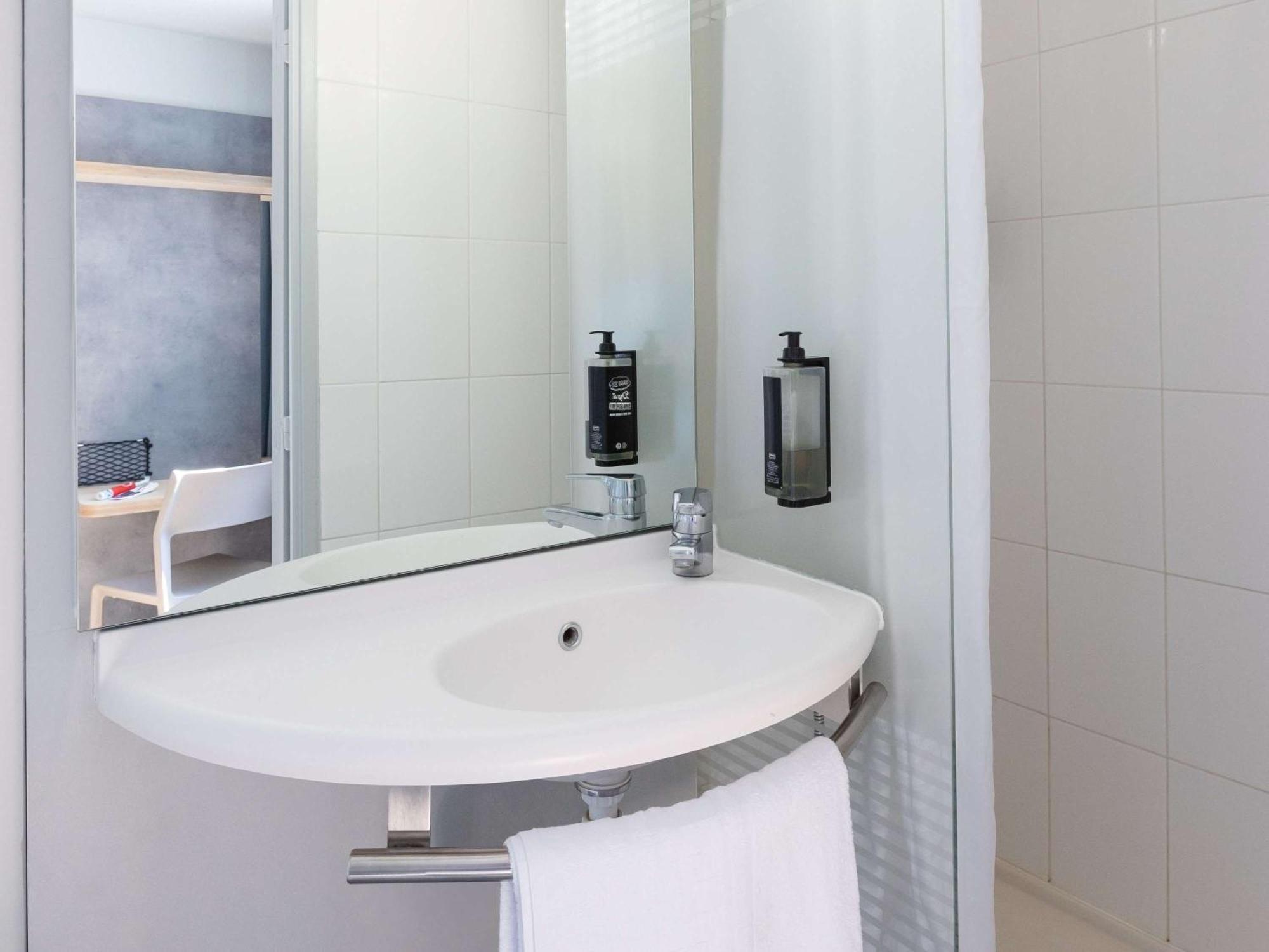 Ibis Budget Angouleme Centre Exterior foto